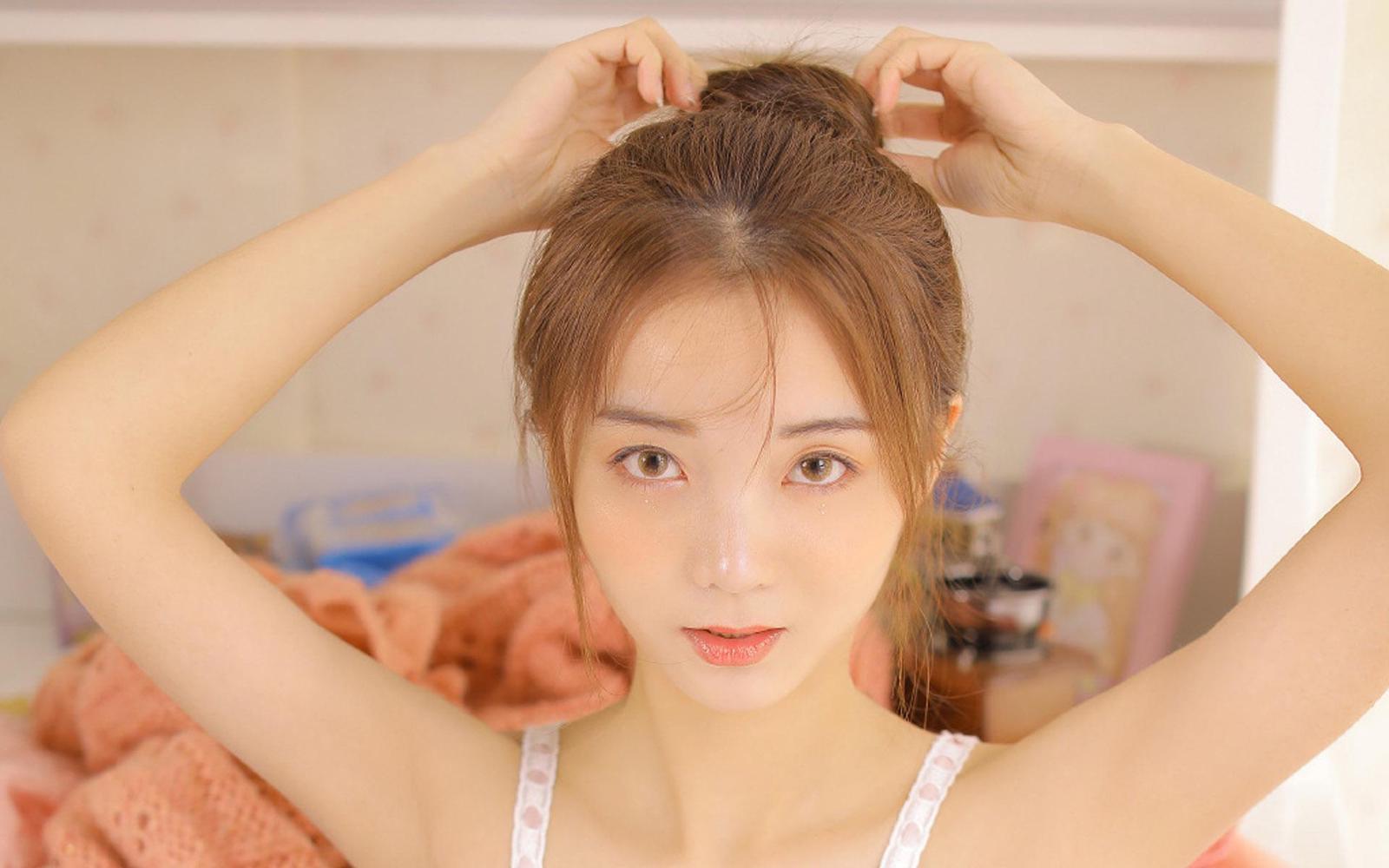 看着女儿的屁股禽兽父亲忍不住了 