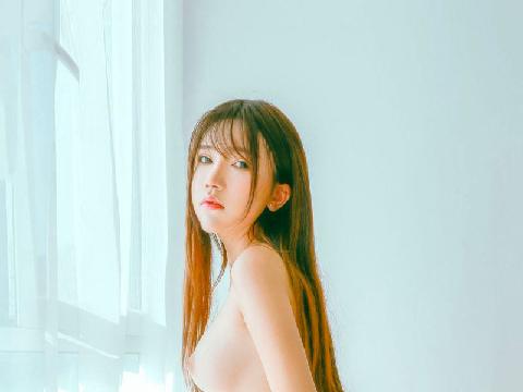 【色图】摄影师黄金王作品 - 床上一丝不挂开脚翻粉穴的美少女 