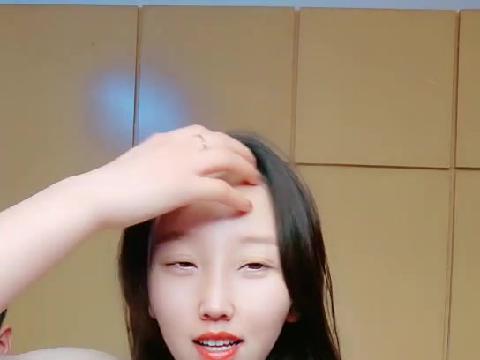 【视频】骚劲十足的小少妇全程露脸激情3P，网丝诱惑口交大鸡巴主动上位被小哥疯狂输出后入蜜桃臀浪叫呻吟