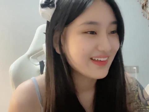 【视频】平台人气美少女终於下海罕见三点全露抠逼