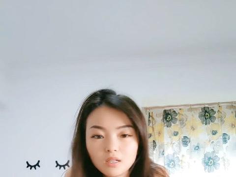 【视频】非常奈斯的小姐姐露脸情趣装丝袜诱惑，伺候小哥激情啪啪深喉口交舔逼蹂躏真骚，无套抽插内射完自己