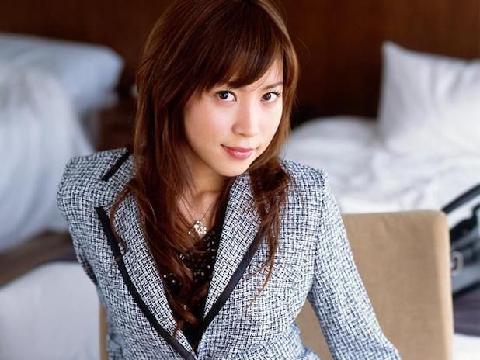 【色图】端庄秀丽的 日本 AV 美熟女大尺度开脚内射露鲍照片 - 伊沢千夏