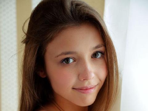 【色图】可爱粉嫩年轻的邻家妹妹 Mila Azul