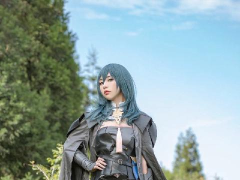 【色图】网红 Coser 演绎山野间的大胆露鲍小精灵 - 爆机少女喵小吉