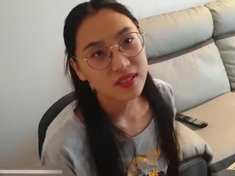 【视频】留学生刘玥，巴黎篇，老师与学生，马尾眼镜娘