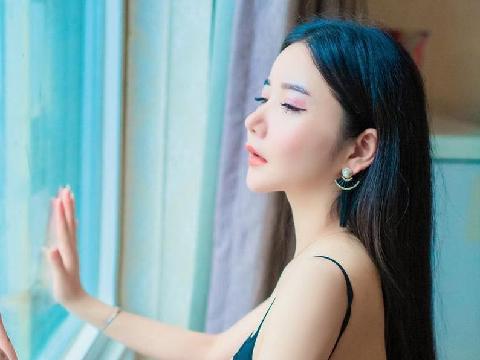 【色图】陈昕大尺度情色作品之多汁熟女爱黄瓜