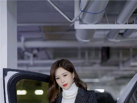 【色图】五官标致长腿迷人的四川美模大胆黑丝诱惑写真 - 杨紫嫣