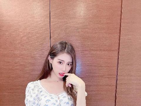 【色图】长发气质正妹 晓晓