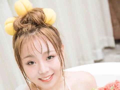【情色美图】泡泡浴 灵儿