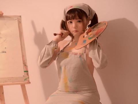非常卡哇伊的肤白貌美小妹妹