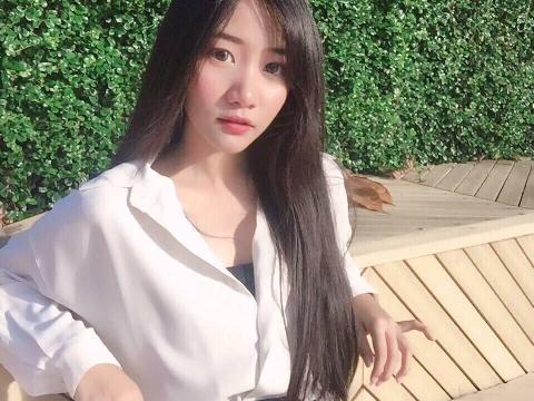 C CUP 美乳萝莉