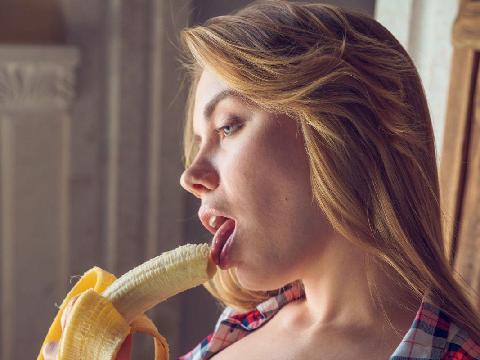 【色图】Ryana 爱吃香蕉的格子衫女孩