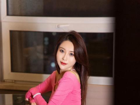【美女图】娇俏迷人,身段吸引的上海美模酒店勾人写真 - 周慕汐baby