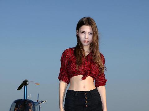 直升机上的美少女
