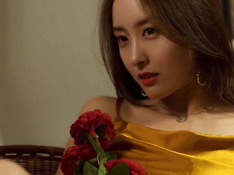 【小说】妻子怀孕后，岳母对着我掰开了骚屄