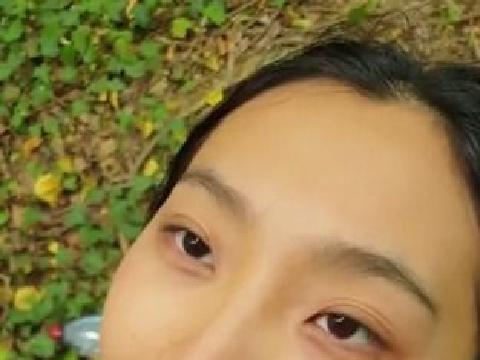 【视频】台湾自拍外流 漂亮女大生 在森林区游乐区吃屌