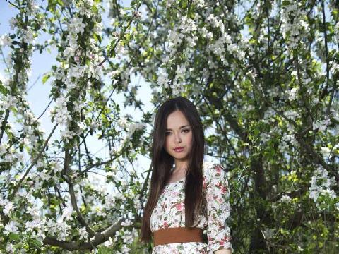 【美女图】甜美可人的乌克兰混血美模早期大尺度外拍精选 - Li Moon