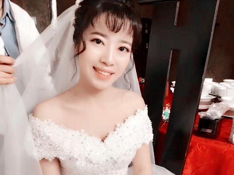 【色图】反差很大的极品人妻，脱掉婚纱后尽显淫荡本色