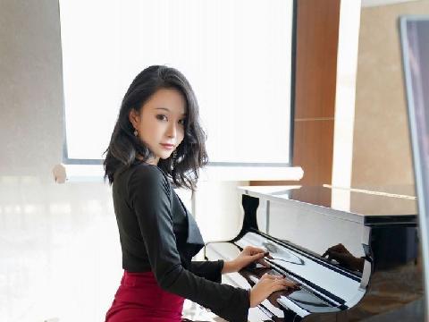 【美女图】冷艳气质上海极品美模的情趣内衣大胆诱惑 - 蓝夏