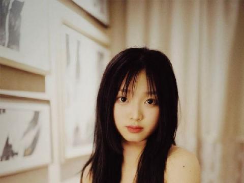 【色图】佻皮甜美国内小嫩妹出浴后漏粉逼照