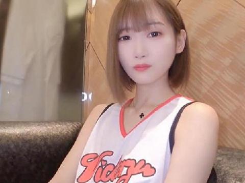 【视频】清纯学生妹 穿著啦啦队的衣服就来了 大叔暴力内射白虎粉穴