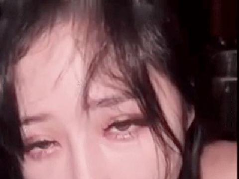 【视频】高颜值公主在K房内疯狂吃鸡，拉进厕所疯狂肏屄，爽翻天呀