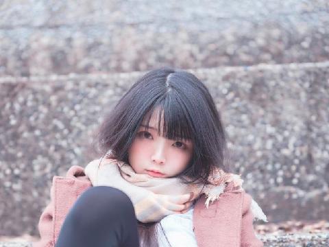 【色图】青春的脸蛋、有粉又白的乳房、一线嫩屄，迷人的邻家小妹