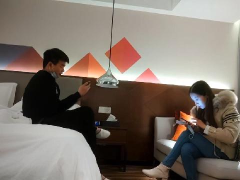 【视频】小智寻花 网约兼职小白领，清秀苗条略微害羞，换上黑丝