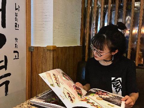【视频】云盘外流-狂抽小女友蜜桃臀，口交后入粉嫩鲍鱼