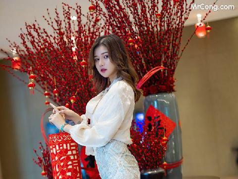 【色图】秀人网极品美模宽衣解带展迷人玉体写真 - 芷萱mimi