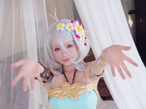 【色图】席多丽妹妹露天水池露屁屁
