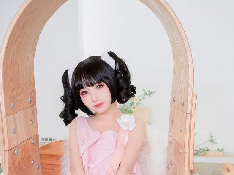 【色图】网红粉嫩 Coser 大尺度露逼勾人作品《蜜桃乌龙》- 喵小吉