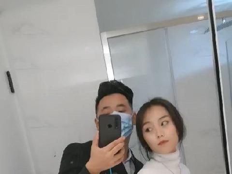 【视频】超极品校花大一学妹和班长激情沙发震口爆裹射