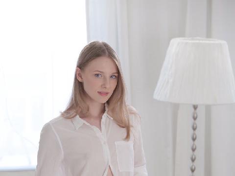 【色图】在床上辗转难眠的嫩屄少妇