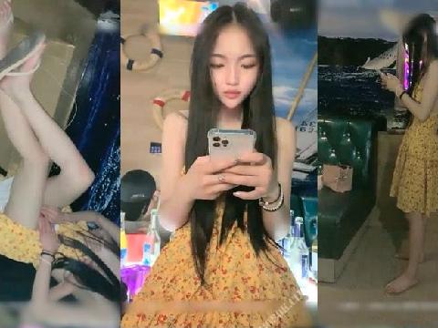 【视频】清纯女神级萌妹KTV赴约,碎花连衣裙少女感十足