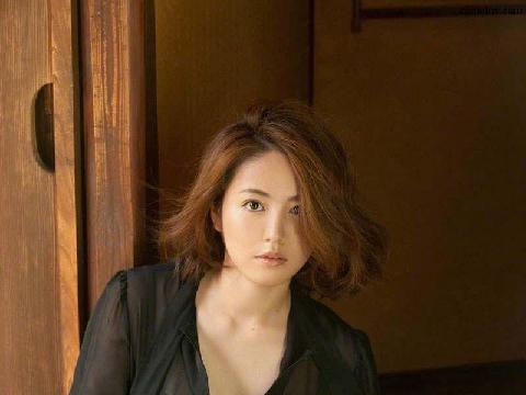 【色图】丰满美熟女喷血写真 - 矶山沙也加