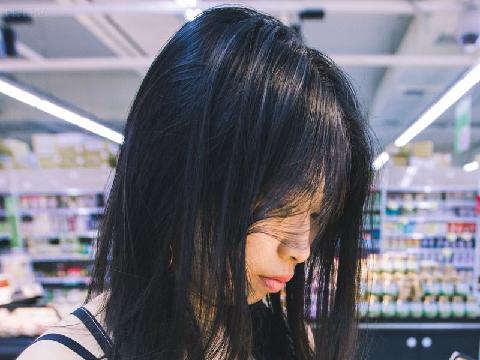 【美女图】美女国模茵茵用黄瓜、香蕉、茄子、玉米棒、蘑菇、茭白自慰