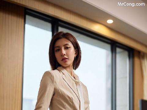 【色图】温文尔雅私人助理娇媚脱衣露诱人美体 - 林文文