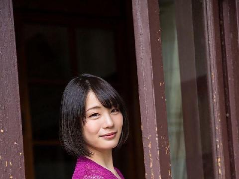 身段苗条迷人的日本AV野性小妹写真 - 铃村爱里