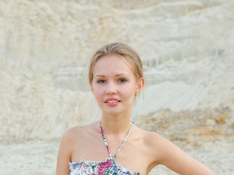 【色图】楚楚动人的妙龄少女VIRGINIA