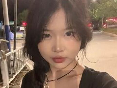 【视频】小留子赫斯特维尔出租屋里换情趣蒙眼罩被猛插喷水叫床，手机录下她浪荡模