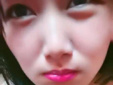 【视频】下海赚学费，年轻小妹子跟男友激情啪啪给狼友看，按著头草嘴骚穴特写展示，自慰喷尿后入抽插