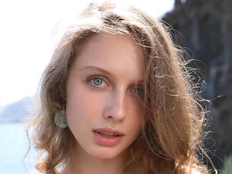 【色图】吹着海风的可人儿——Clarice Something About You