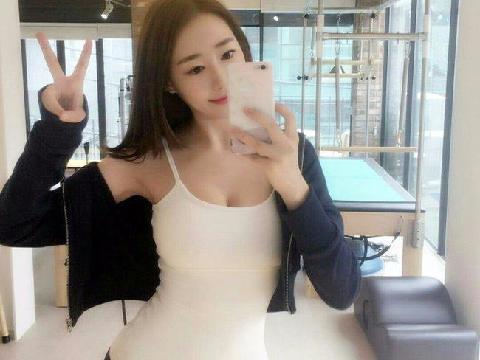 【在线视频】魔鬼身材瑜伽女神挺挺大白兔湿润阴穴黄瓜道具自慰