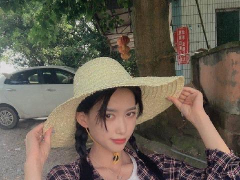 【色图】河北某舞蹈学院的妹子，翻身一字马