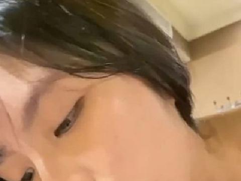 【视频】极品萝莉学生妹与前男友性爱自拍流出❤️颜值超美幼感十足露脸掐乳抠穴舔弄肉棒 被花式爆操无比风