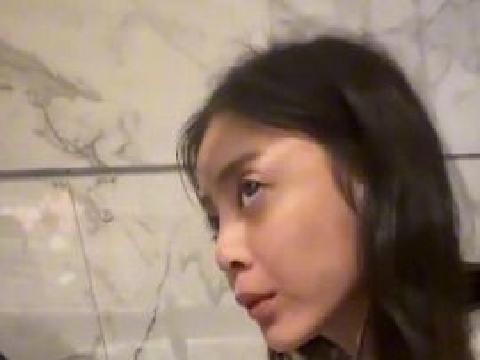 【视频】真实自拍 马来西亚人妻网红 偷吃视频流出 男的说舔快点快射了