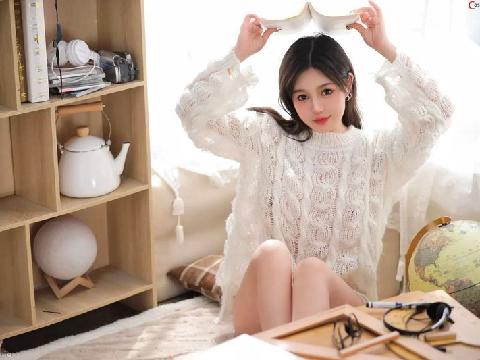 【色图】俊美大学生看书看兴奋了，脱光衣服露出嫩屄逗你玩