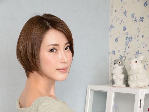 【色图】令男人心动的日本巨乳人妻系AV美熟女大尺度露鲍照片 - 君岛みお