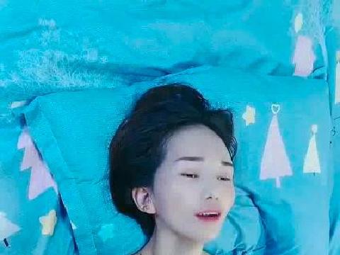 【视频】都是真熟女疯狂女上位啪啪操逼，房间卧室传来了阵阵撕心裂肺的呻吟叫床声，享受性爱的快感